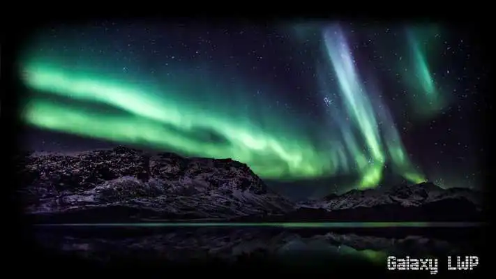 Play Aurora Borealis Wallpaper