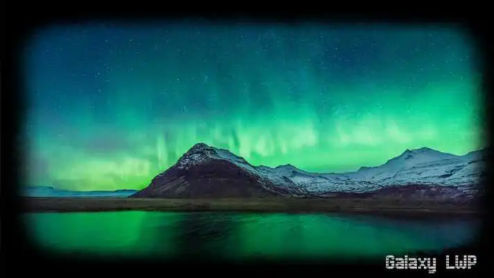 Play Aurora Borealis Wallpaper