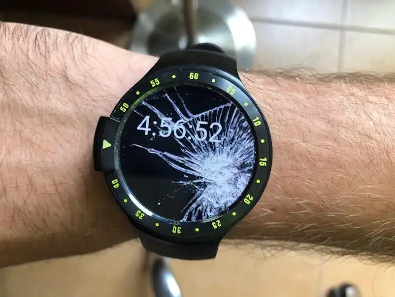 Play Crash Watch Face - Prank broken screen for Wear OS as an online game Crash Watch Face - Prank broken screen for Wear OS with UptoPlay