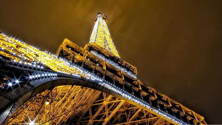 Play Eiffel tower. Live wallpapers