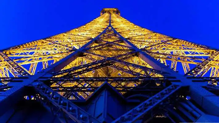 Play Eiffel tower. Live wallpapers