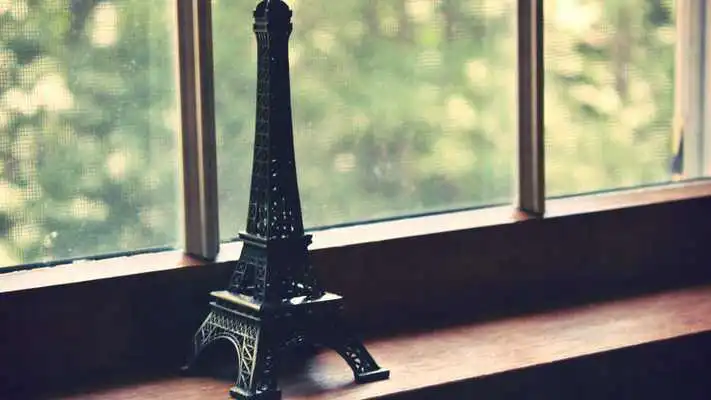 Play Eiffel tower. Live wallpapers