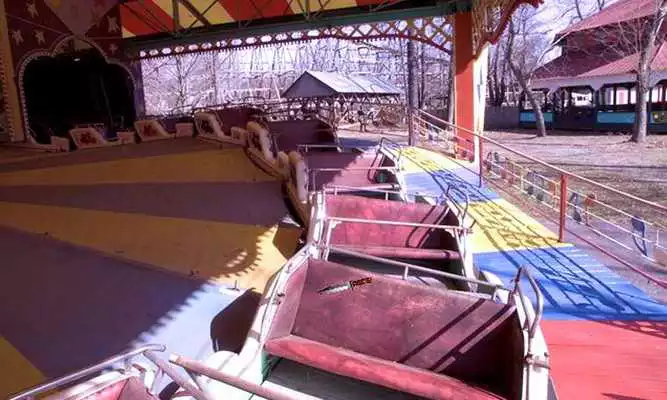 Play Grove Amusement Park Escape