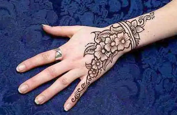 Play Mehndi Design Idea