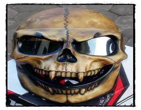 Play Skull Motorcycle Helmet as an online game Skull Motorcycle Helmet with UptoPlay