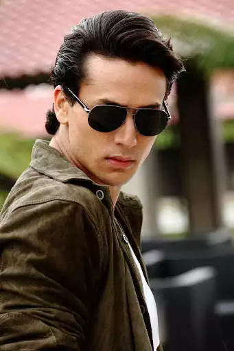 Play Tiger Shroff HD Wallpapers as an online game Tiger Shroff HD Wallpapers with UptoPlay