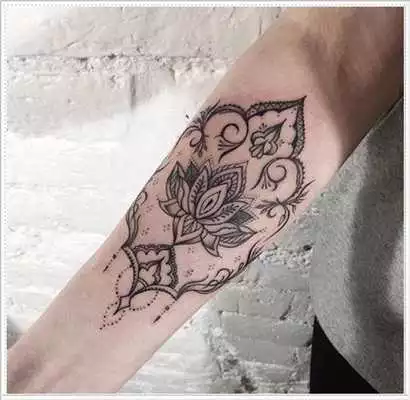 Play Trendy Flower Tattoo Design Idea