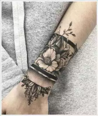 Play Trendy Flower Tattoo Design Idea