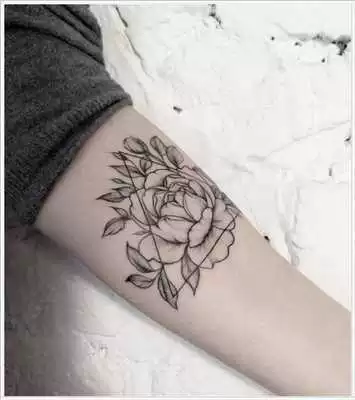 Play Trendy Flower Tattoo Design Idea